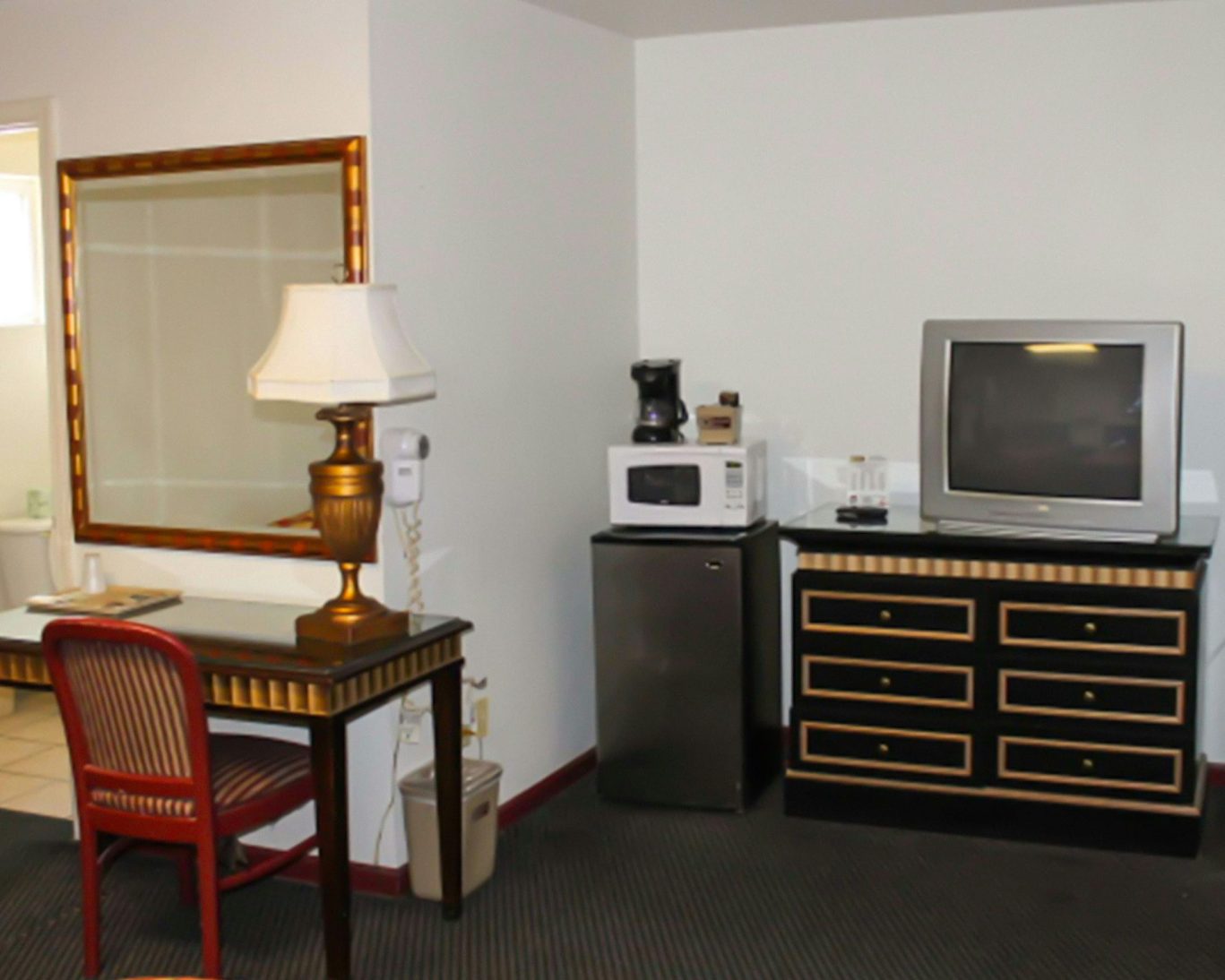 Golden Wheat Motel room amenities including TV, microwave, fridge, and workspace.