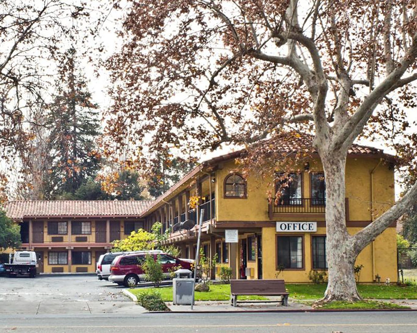Valley Inn San Jose front facade with guest parking area and tree-lined street view.